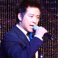 Ngôi sao điện ảnh - Tuấn Hưng đắt sô ở Hà Nội