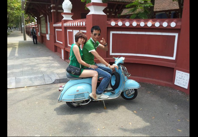 “Cô ấy là bác sỹ, kém tôi gần chục tuổi nhưng lại rất hiểu tôi. Bên cô ấy tôi luôn có một cảm giác bình yên. Cho đến bây giờ tôi vẫn nói với bạn bè rằng, việc chúng tôi gặp nhau là duyên phận.” – Hiệp nói.