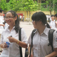 Giáo dục - du học - HS “reo mừng” sau môn thi Toán vào lớp 10
