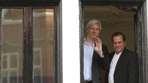 Ông chủ WikiLeaks sẽ "cố thủ" tới 5 năm - 3