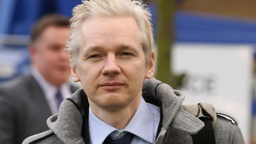 Ông chủ WikiLeaks sẽ "cố thủ" tới 5 năm - 1