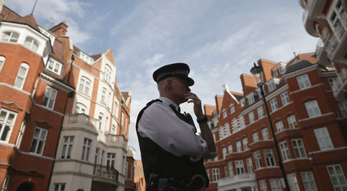 Ông chủ WikiLeaks sẽ "cố thủ" tới 5 năm - 2