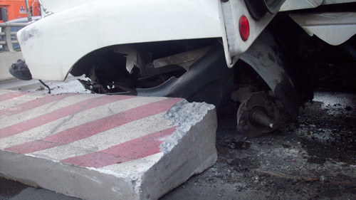 TP.HCM: Xe container “làm xiếc” trên cầu vượt - 5