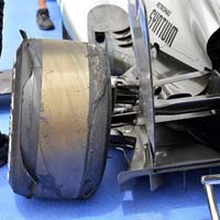 Thể thao - F1: Lốp Pirelli vẫn "nóng"