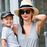 Xu hướng thời trang - Mẹ con Miranda Kerr sáng bừng góc phố