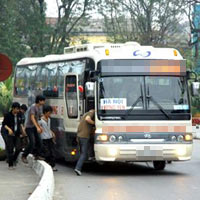 Tin tức trong ngày - Lái xe và những “canh bạc” mạo hiểm (kỳ 1)