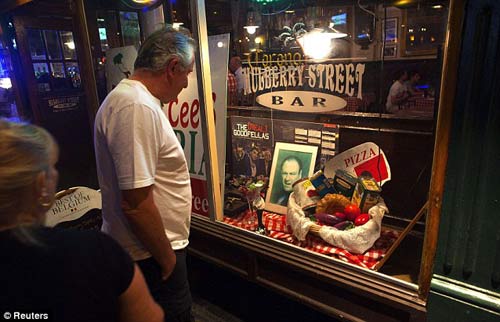 “Bố Già” truyền hình Mỹ đột tử ở Ý - 3