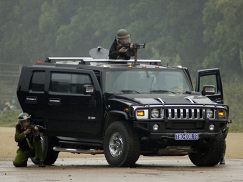 Cận cảnh đặc nhiệm diễn tập chống khủng bố - 10