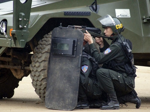 Cận cảnh đặc nhiệm diễn tập chống khủng bố - 11