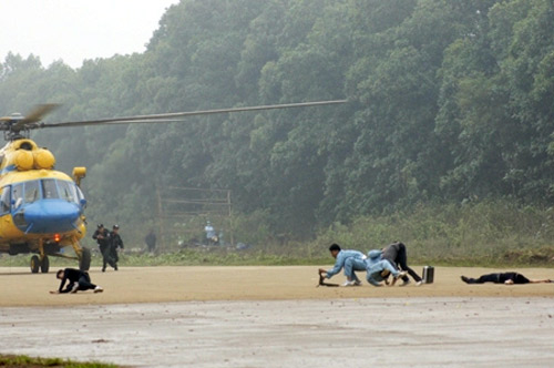 Cận cảnh đặc nhiệm diễn tập chống khủng bố - 3