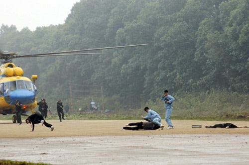 Cận cảnh đặc nhiệm diễn tập chống khủng bố - 5