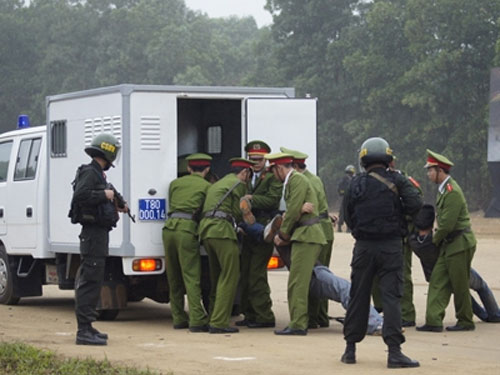 Cận cảnh đặc nhiệm diễn tập chống khủng bố - 10