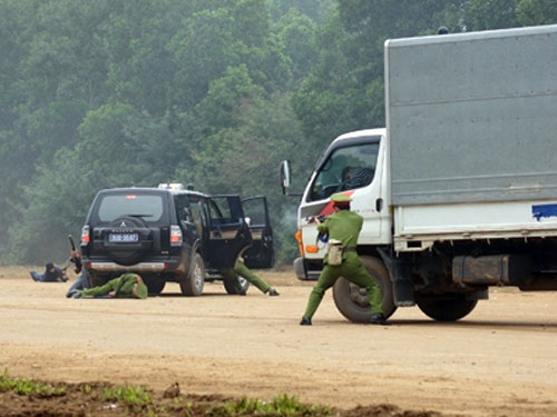 Cận cảnh đặc nhiệm diễn tập chống khủng bố - 3