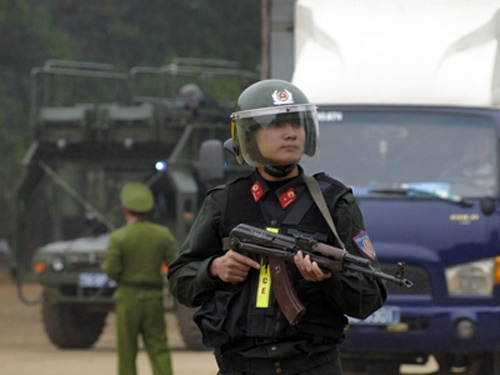 Cận cảnh đặc nhiệm diễn tập chống khủng bố - 4