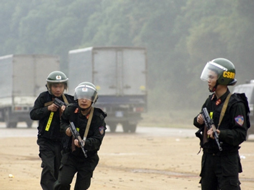 Cận cảnh đặc nhiệm diễn tập chống khủng bố - 5