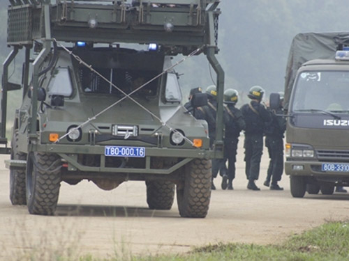 Cận cảnh đặc nhiệm diễn tập chống khủng bố - 6