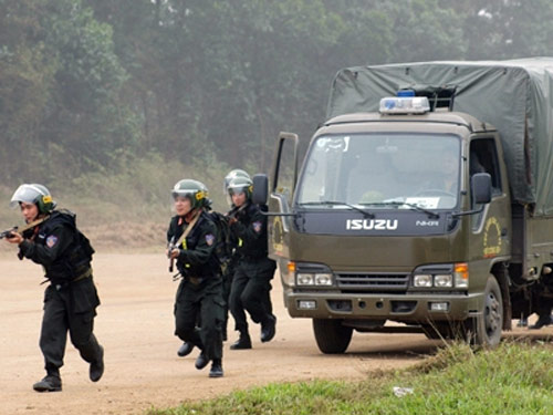 Cận cảnh đặc nhiệm diễn tập chống khủng bố - 7