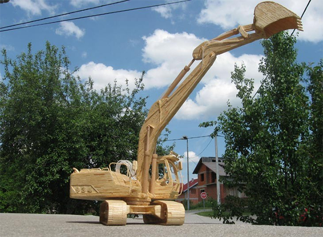 Một chiếc máy cẩu với phần đầu rất cao