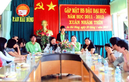 “Nữ quái” múa lưỡi lừa tiền tỷ (P.3) - 2