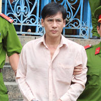 Pháp luật - Nghi vợ ngoại tình, dùng rựa chém chết