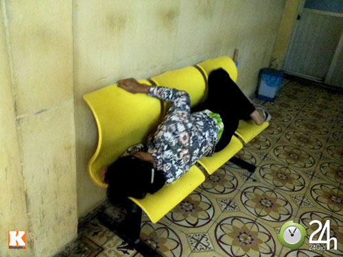 Xếp hàng từ 4h sáng để khám bệnh - 15