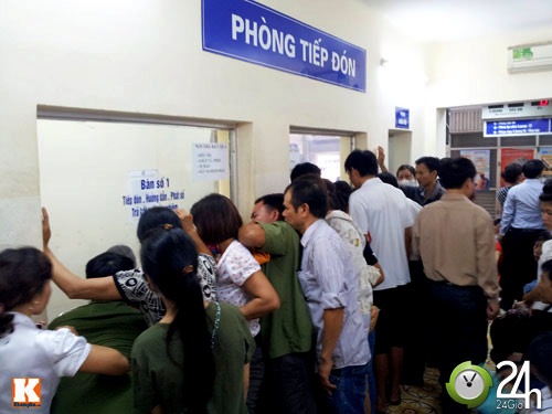 Xếp hàng từ 4h sáng để khám bệnh - 10