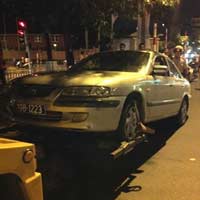 Tin tức trong ngày - Đi vào đường cấm, xe biển xanh tông xe CSGT