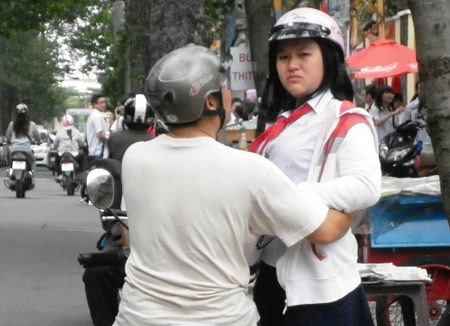 TP.HCM: Thí sinh bật khóc sau môn Toán - 3