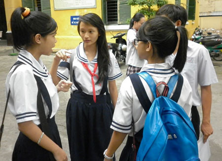 TP.HCM: Thí sinh bật khóc sau môn Toán - 2