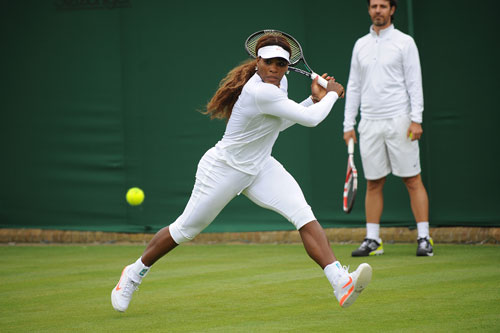 Federer và Serena làm "nóng" trước Wimbledon - 2