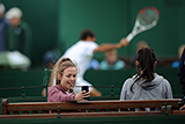 Khán giả đã tới sân theo dõi những buổi tập của các tay vợt và lưu lại những hình ảnh đáng nhớ.