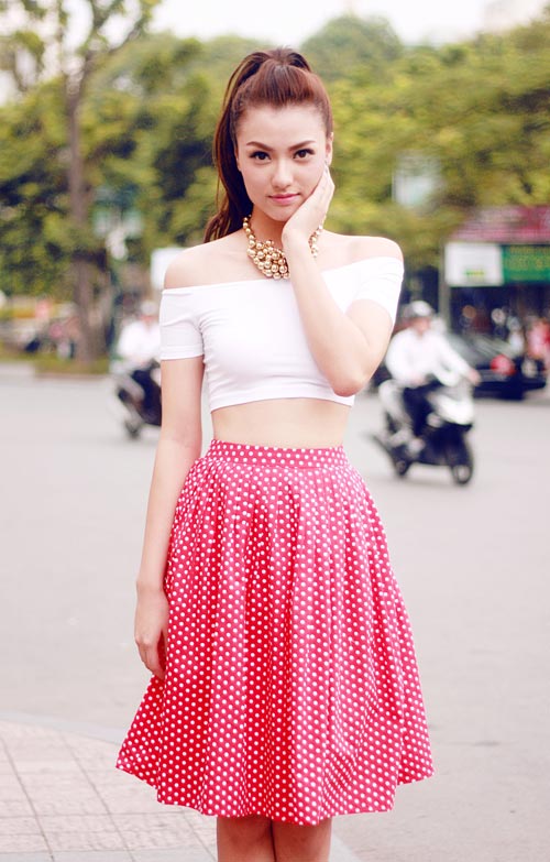 Hồng Quế khoe eo thon trên phố - 3