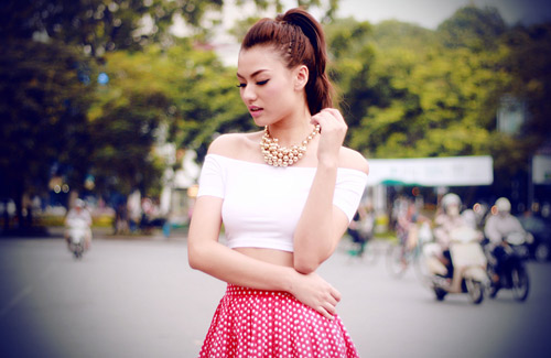 Hồng Quế khoe eo thon trên phố - 4