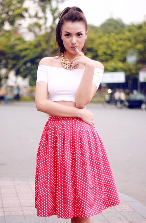 Hồng Quế khoe eo thon trên phố - 5