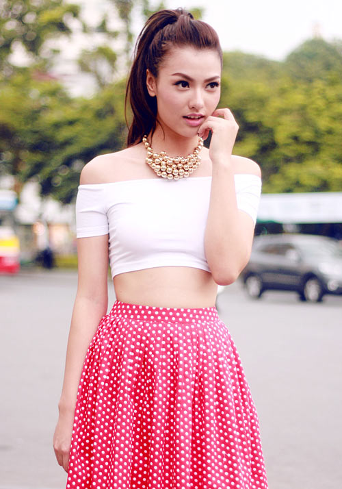 Hồng Quế khoe eo thon trên phố - 6