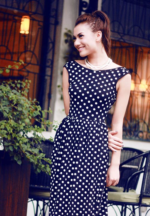 Hồng Quế khoe eo thon trên phố - 8