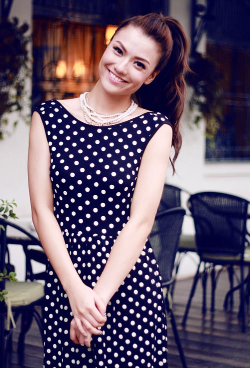 Hồng Quế khoe eo thon trên phố - 9