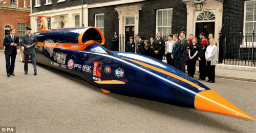 Xe nhanh nhất thế giới ra mắt Thủ tướng Anh - 1