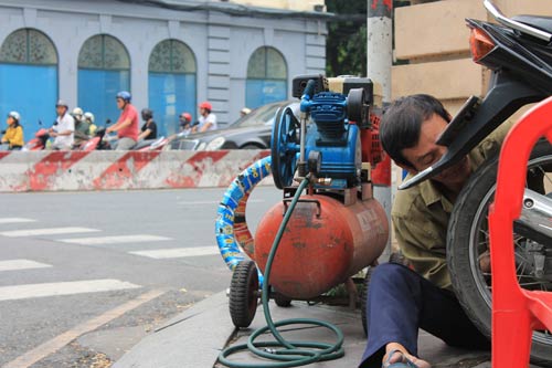 Những "quả bom" chờ nổ trên phố - 2