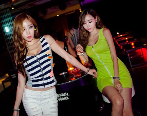 5 cách để sành điệu nhờ áo ba lỗ - 1