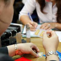 Tài chính - Bất động sản - Vàng giảm, dân đua nhau mua vào