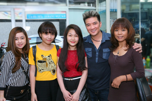 Mr. Đàm tự tay làm tóc cho trò cưng - 5