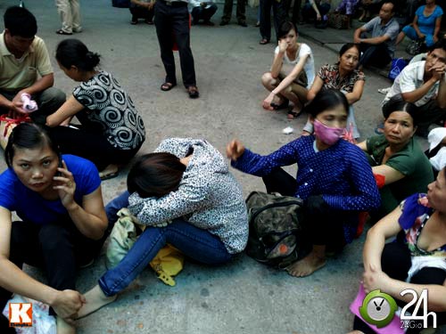 Xếp hàng từ 4h sáng để khám bệnh - 7