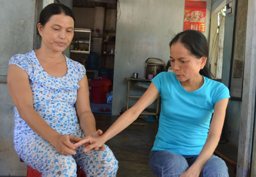 Cô gái hóa bà lão lại già đi nhanh chóng - 3