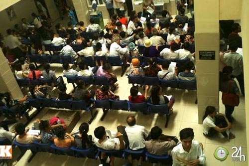 Xếp hàng từ 4h sáng để khám bệnh - 3