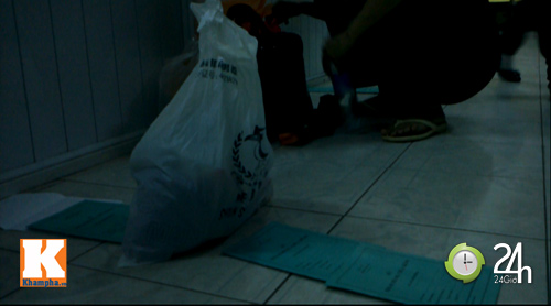 Xếp hàng từ 4h sáng để khám bệnh - 5