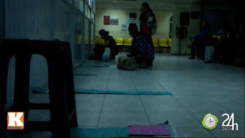 Xếp hàng từ 4h sáng để khám bệnh - 4