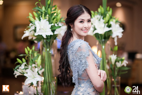 Diệu Huyền sắc lẹm với áo dài - 16