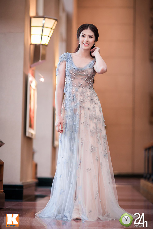 Diệu Huyền sắc lẹm với áo dài - 14