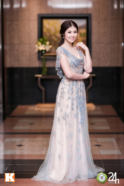 Diệu Huyền sắc lẹm với áo dài - 15